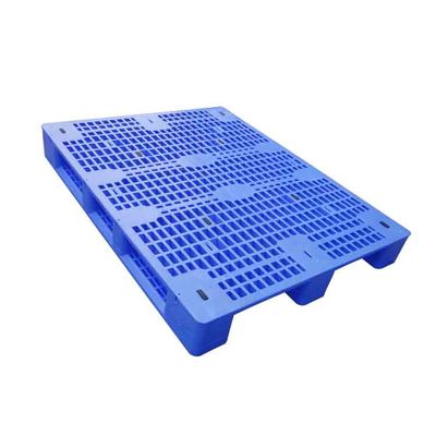 1500kg HDPE Palet Plastik Tugas Berat 1.4 * 1.1m Tiga Pelari Pallet Plastik Skid
