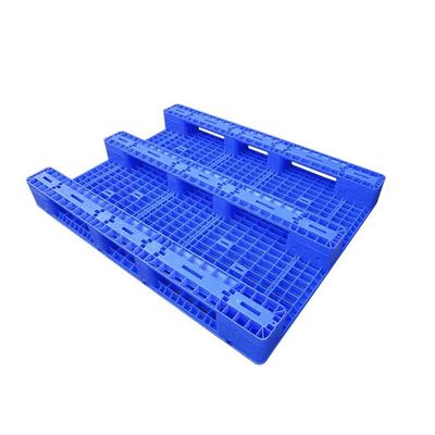 1500kg HDPE Palet Plastik Tugas Berat 1.4 * 1.1m Tiga Pelari Pallet Plastik Skid